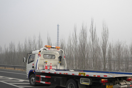 西长凤高速G22道路救援维修搭电换胎送油流动补胎拖车修车